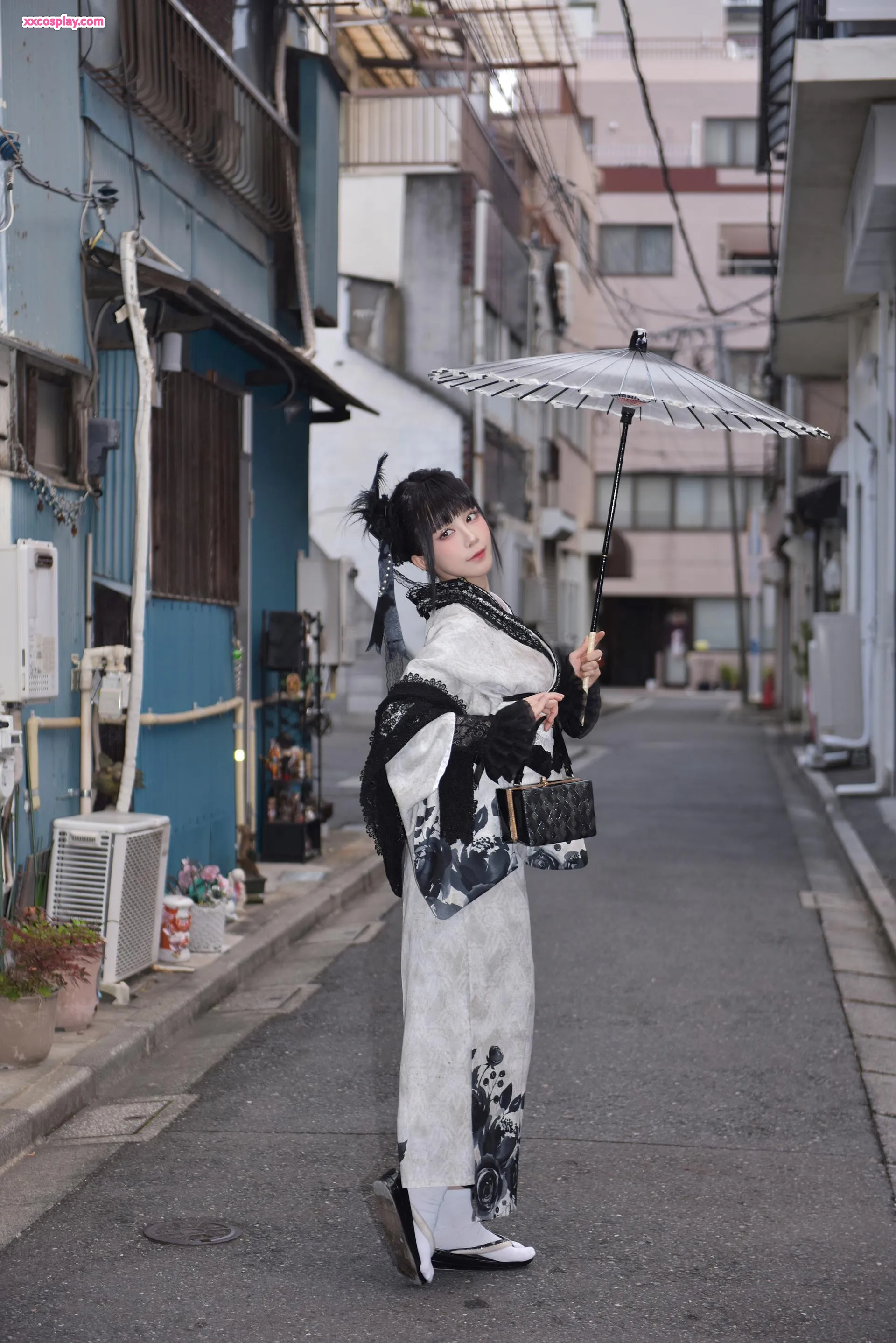 Shui Miao in Black Lace Kimono